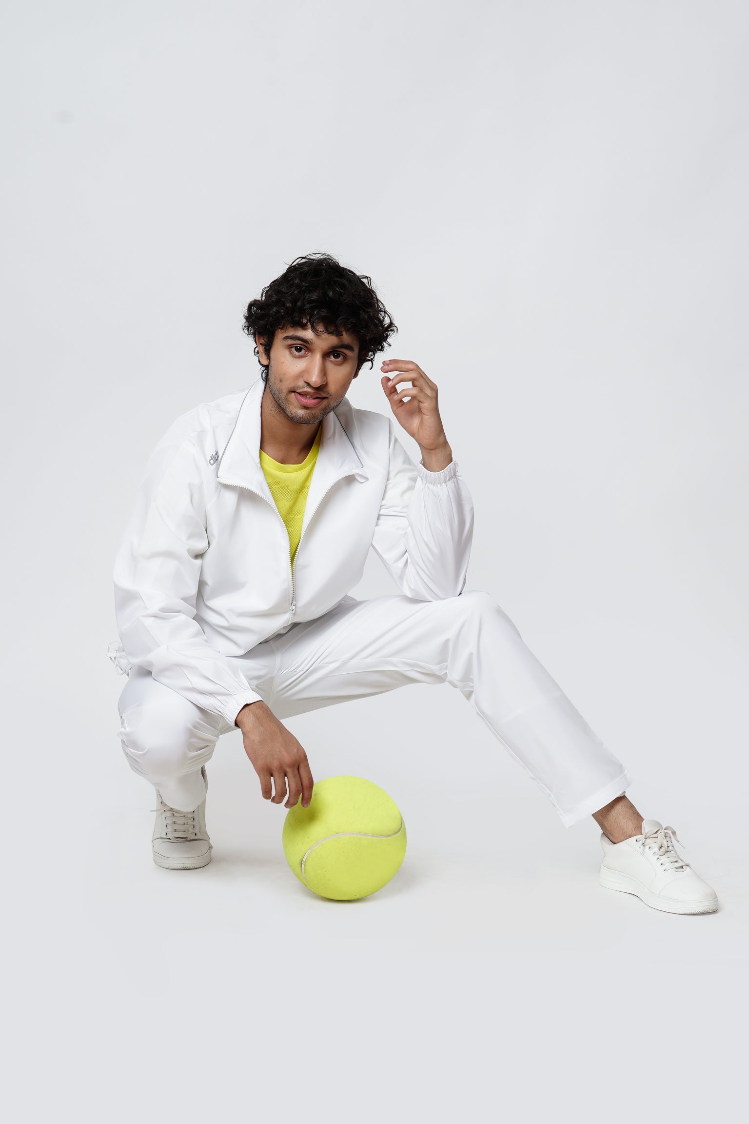 FINE MICRO PREMIUM WHITE T.SUIT
